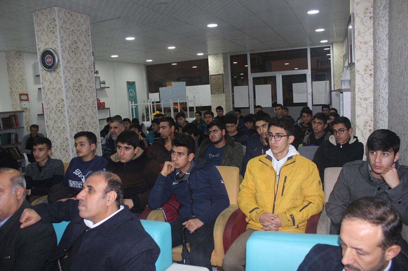 "Kim bir kavme benzemeye çalışırsa o da ondandır" "Kim bir kavme benzemeye çalışırsa o da ondandır"